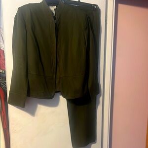 Women’s Olive Green 3-Piece Jacket, Top and Pant set!  Side zip on pants & top